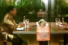 Jokowi Makan Bersama